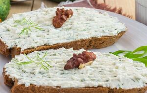 Для этой творожной намазки вам понадобится 250 г творога