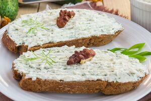 Для этой творожной намазки вам понадобится 250 г творога