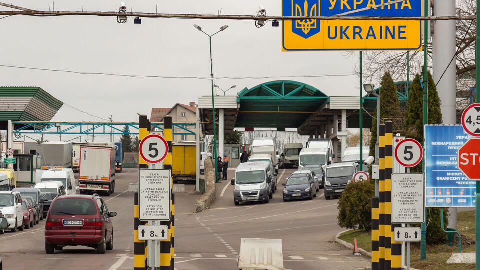 В Минкульте пояснили, что выдают письма содействия для пересечения границы