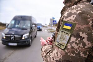 Кабмін змінив правила проїзду через кордон