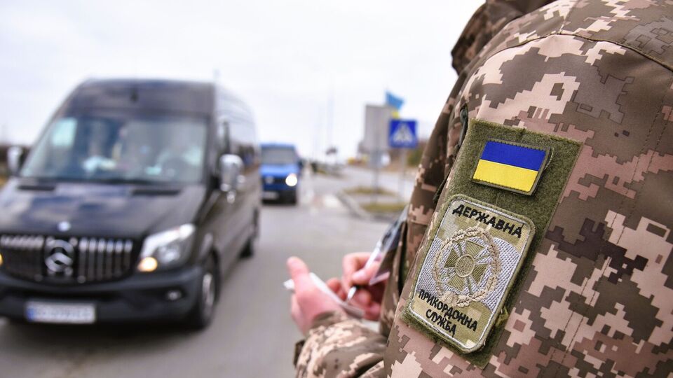 Кабмін змінив правила проїзду через кордон