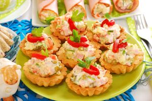 Тарталетки хорошо сочетаются со многими начинками