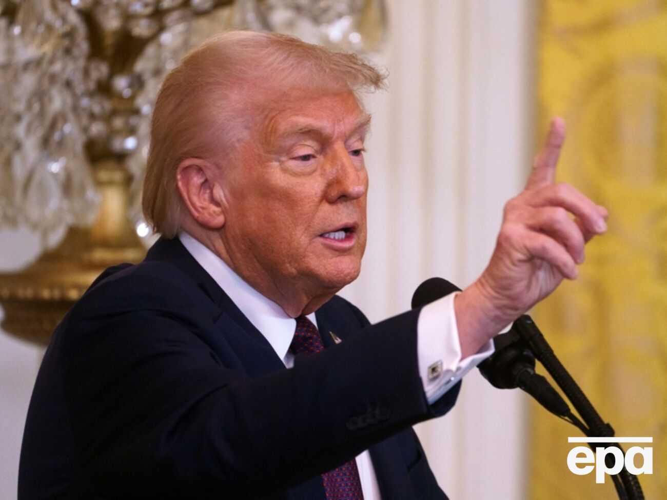 Трамп (на фото) нагадав, що в нього були розмови з Путіним і Зеленським