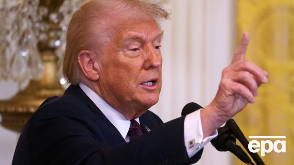 Трамп (на фото) напомнил, что у него были разговоры с Путиным и Зеленским