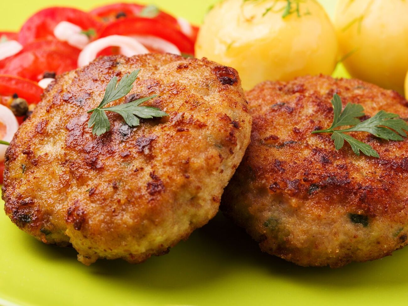 На 500 г фарша понадобится 1 ст. л. фруктового сока