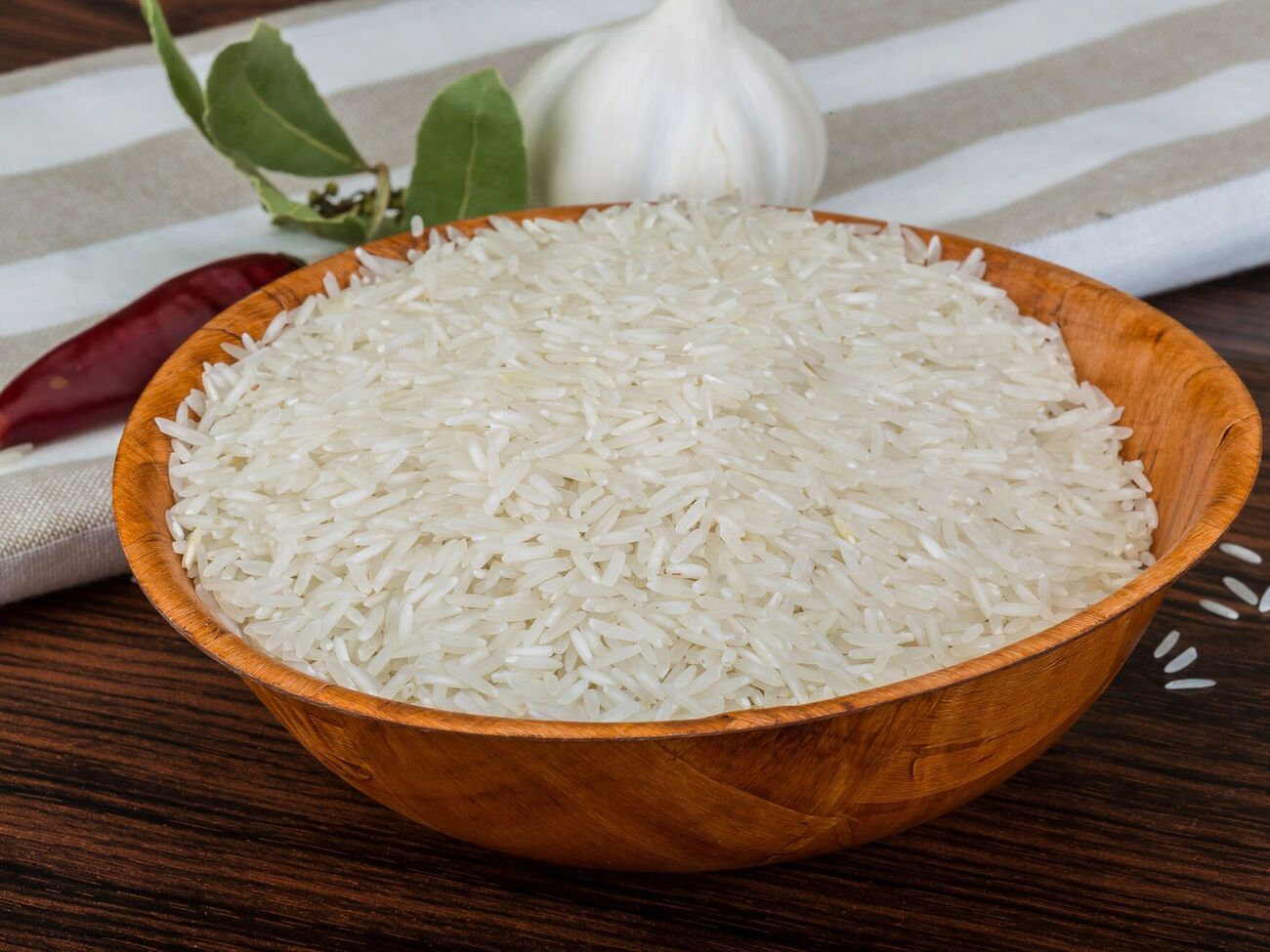 После того, как вода закипит, убавьте нагрев до минимума и оставьте вариться еще на 20 минут