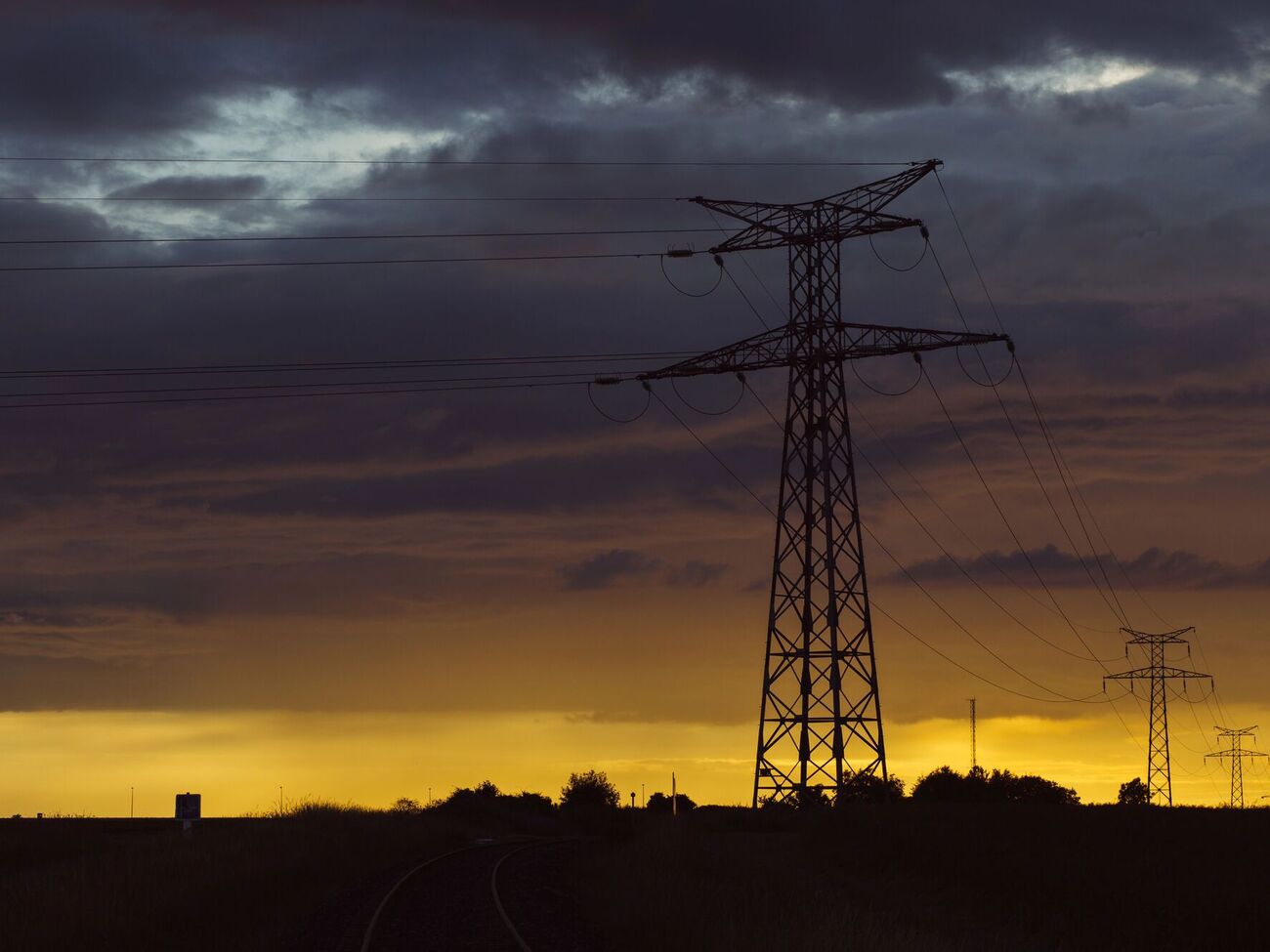 ДТЭК возобновляет энергоснабжение после обстрелов