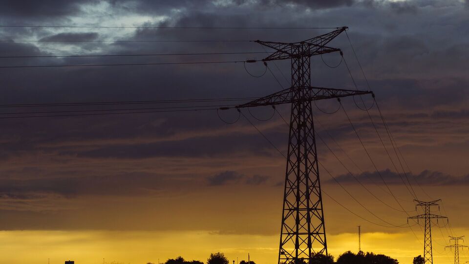 ДТЭК возобновляет энергоснабжение после обстрелов