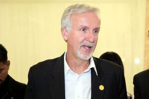 По словам Кэмерона, "Америка ничего не стоит, если она не стоит за то, за что она исторически стояла"