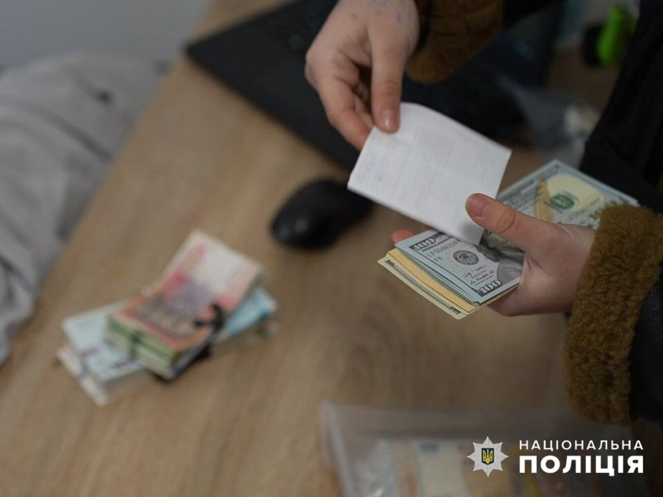 Уже известны имена семи потерпевших, которым в общей сложности нанесен ущерб на сумму свыше $200 тыс., сообщают правоохранители