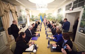 С Зеленским была "действительно хорошая двухпартийная встреча", рассказала сенатор-демократ Клобушар