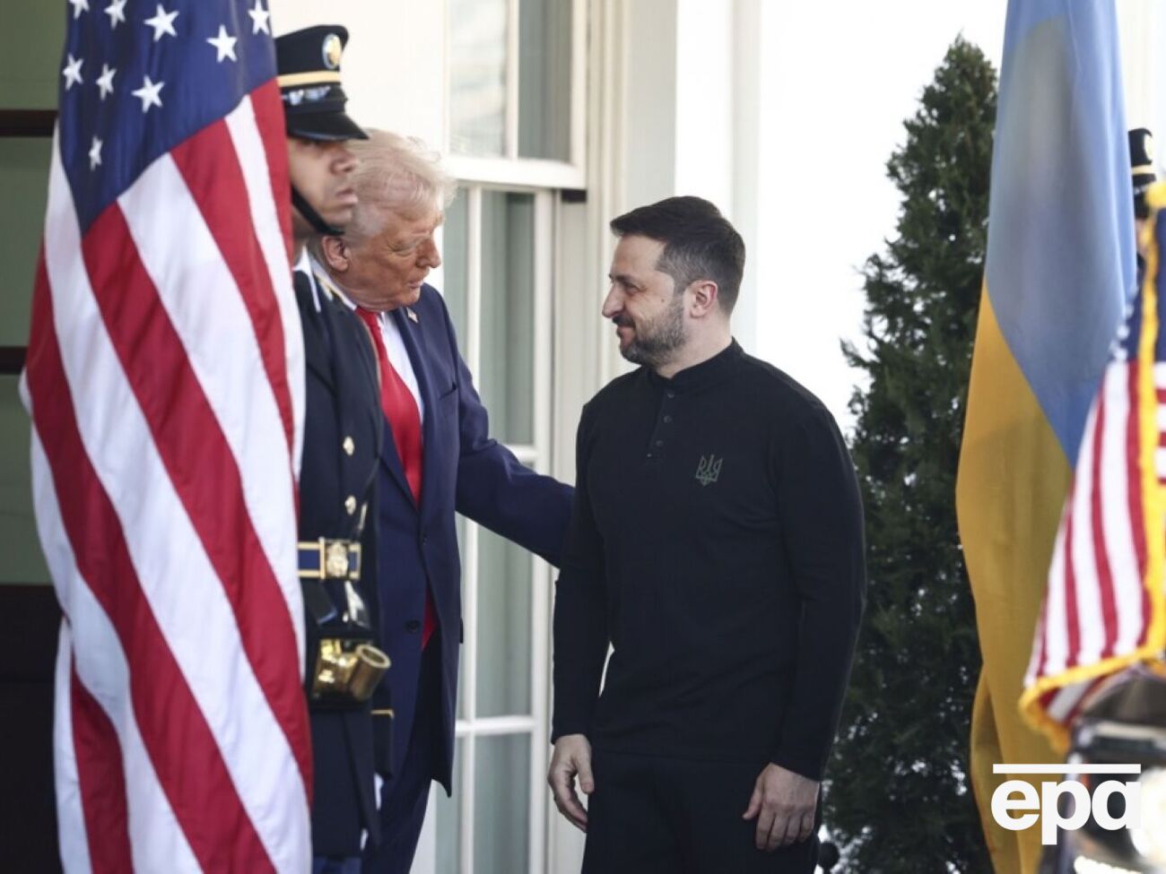 Радники Трампа вважають, що діловий костюм мав би "більш поважний" вигляд