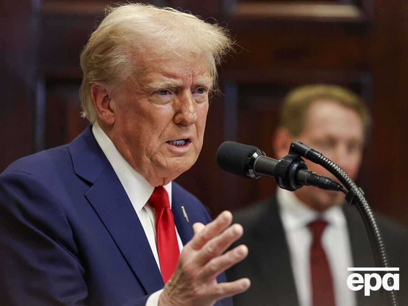 За словами Трампа, Європейський союз "справді користувався США", бо не приймав ані американських автомобілів, ані сільськогосподарської продукції