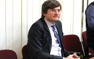 Во время широкомасштабных боевых действий реализовать два из пяти конституционных принципов выборов невозможно