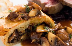 Рулет должен выпекаться до 40 минут