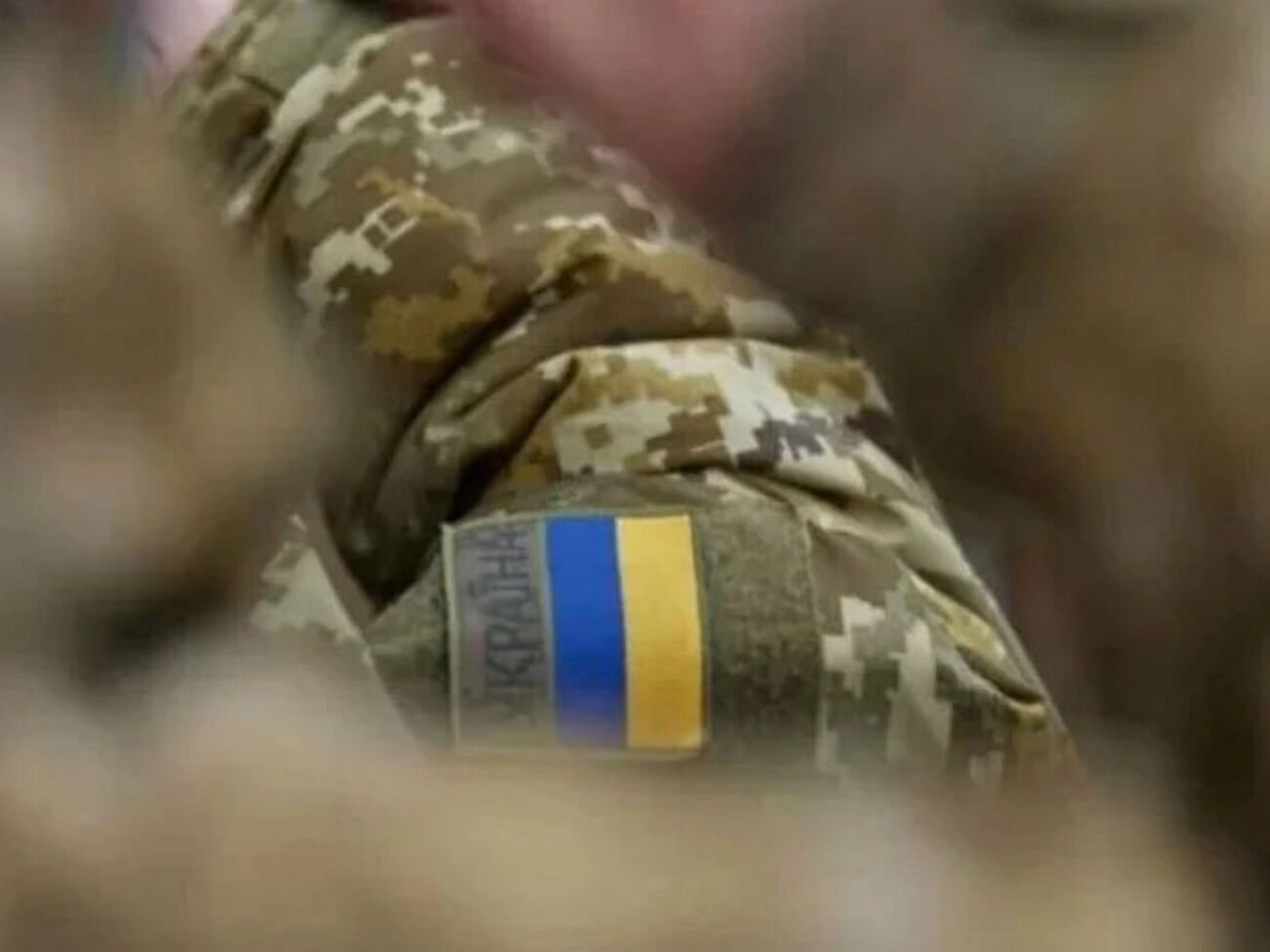 В сети распространяют фото с вражеских информационных ресурсов, на которых зафиксировано изображение украинского военнослужащего с отсеченной головой