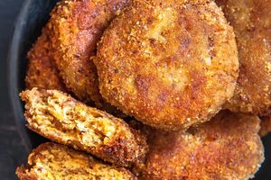 Для котлет вам понадобится 300 г чечевицы