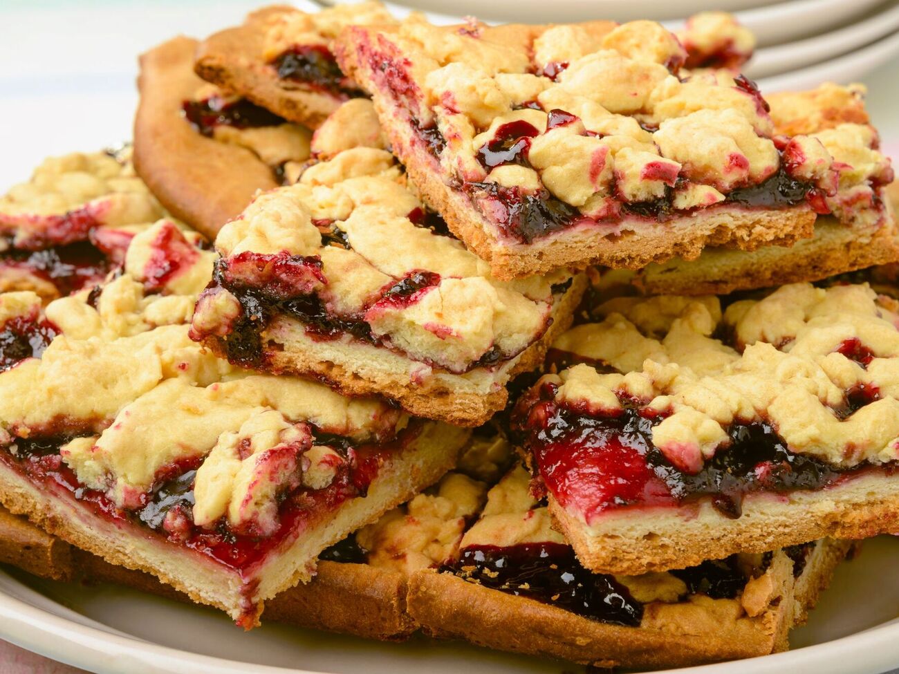 Тесто замешивайте либо на масле, либо на маргарине