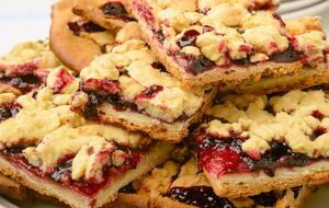 Тесто замешивайте либо на масле, либо на маргарине