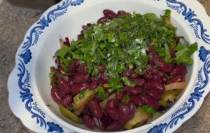 Салат готовится просто и легко, а для его приготовления понадобятся всего три основных ингредиента