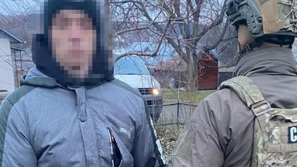 CБУ сообщает, что местные парни 17 и 18 лет сами заложили самодельную взрывчатку, начиненную саморезами