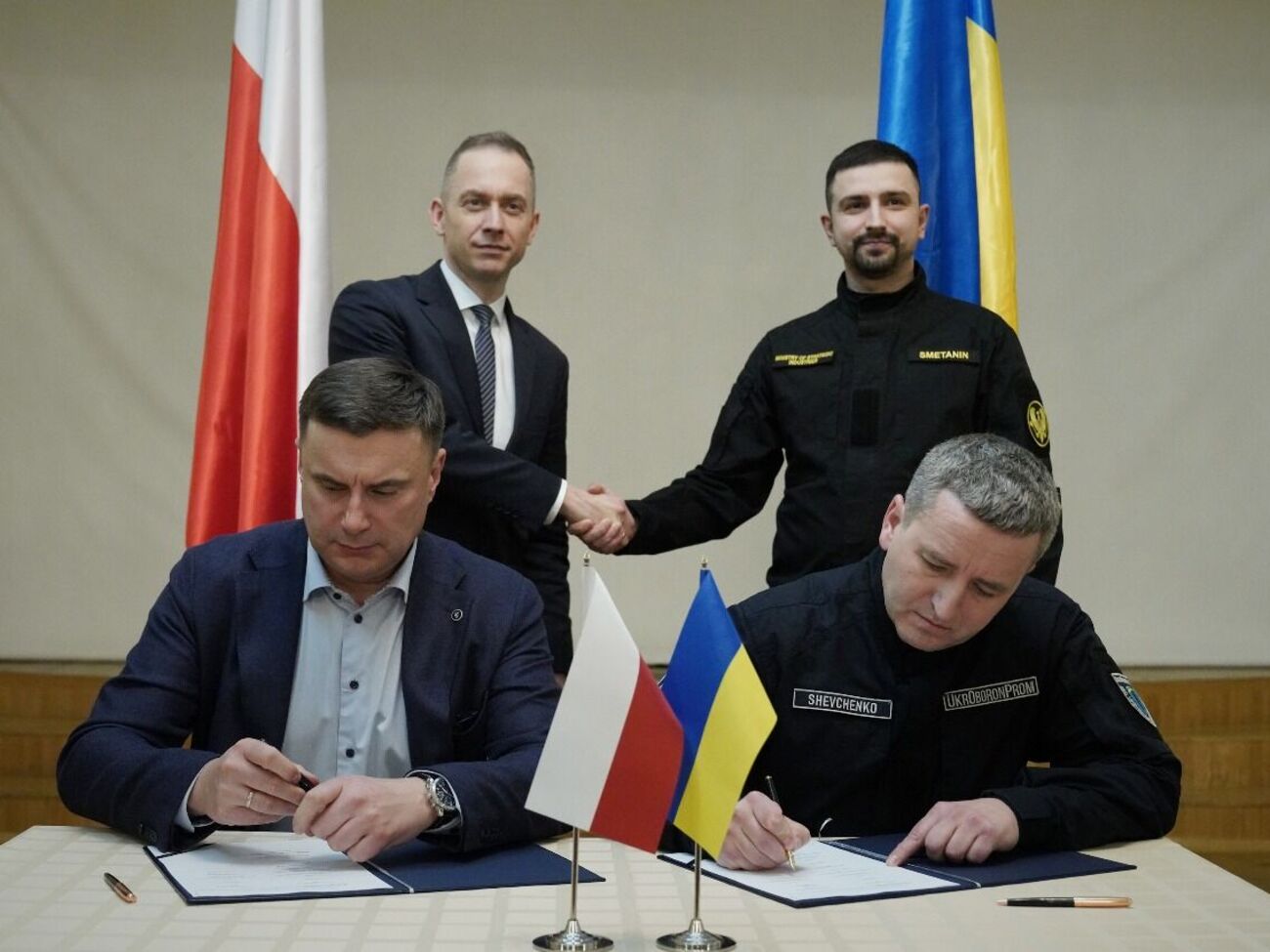 Госсекретарь польского минобороны Томчик выразил всецелую поддержку Украине, сообщает Минстратегпром