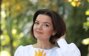 Падалко народилася 1976 року в Києві