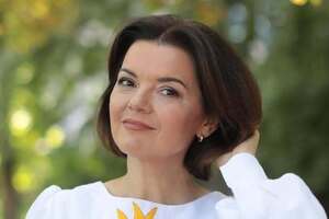 Падалко народилася 1976 року в Києві