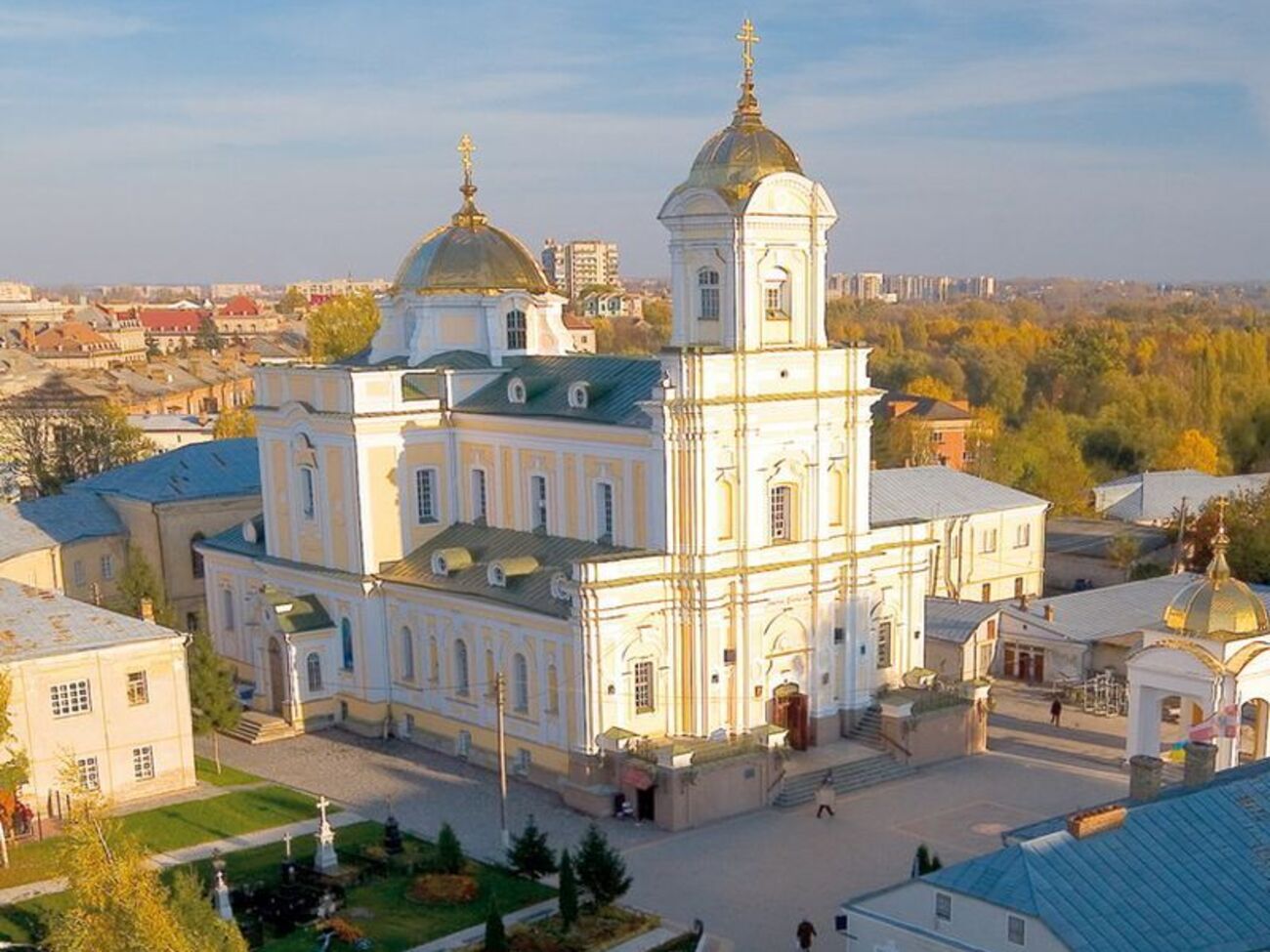 Синод принял решение относительно изображения меценатов в луцком храме