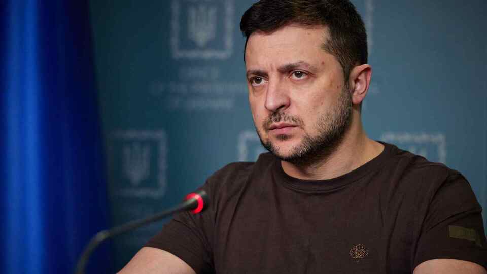 Зеленський порадив Карлсону розібратися, що відбувається в Україні