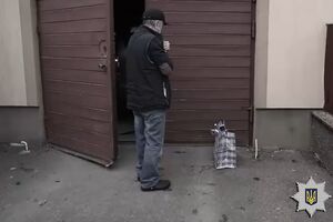 Батьки поклали немовля в картату сумку й автомобілем відвезли його в Богуслав, залишивши на вулиці біля одного з приватних будинків на початку січня, розповіли в поліції