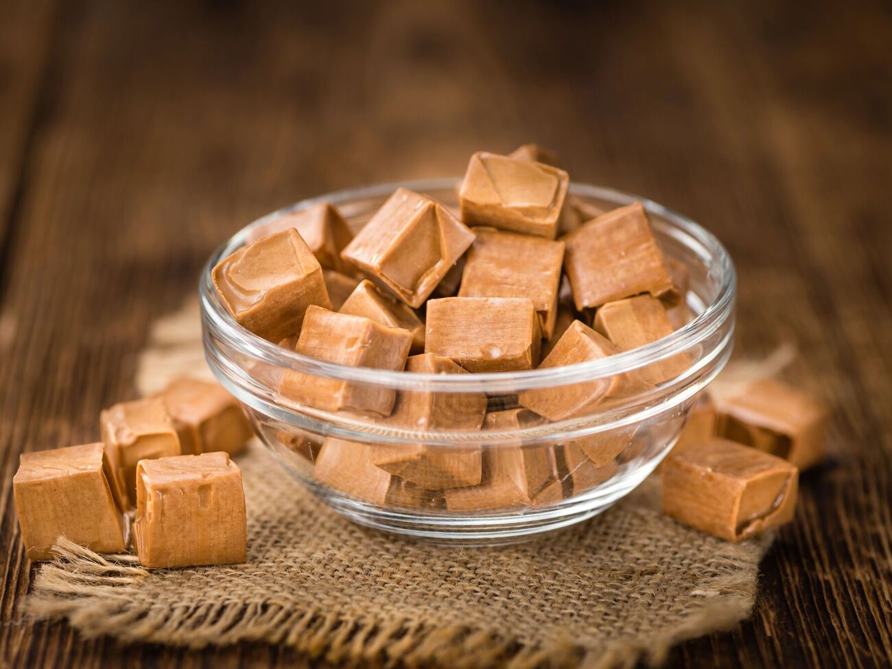 Если варить ириски долго, они будут твердыми