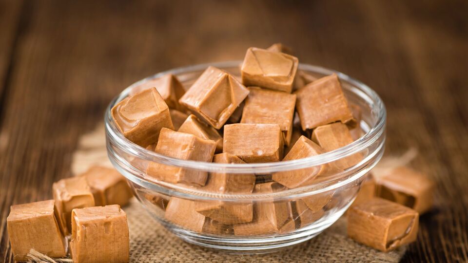 Если варить ириски долго, они будут твердыми