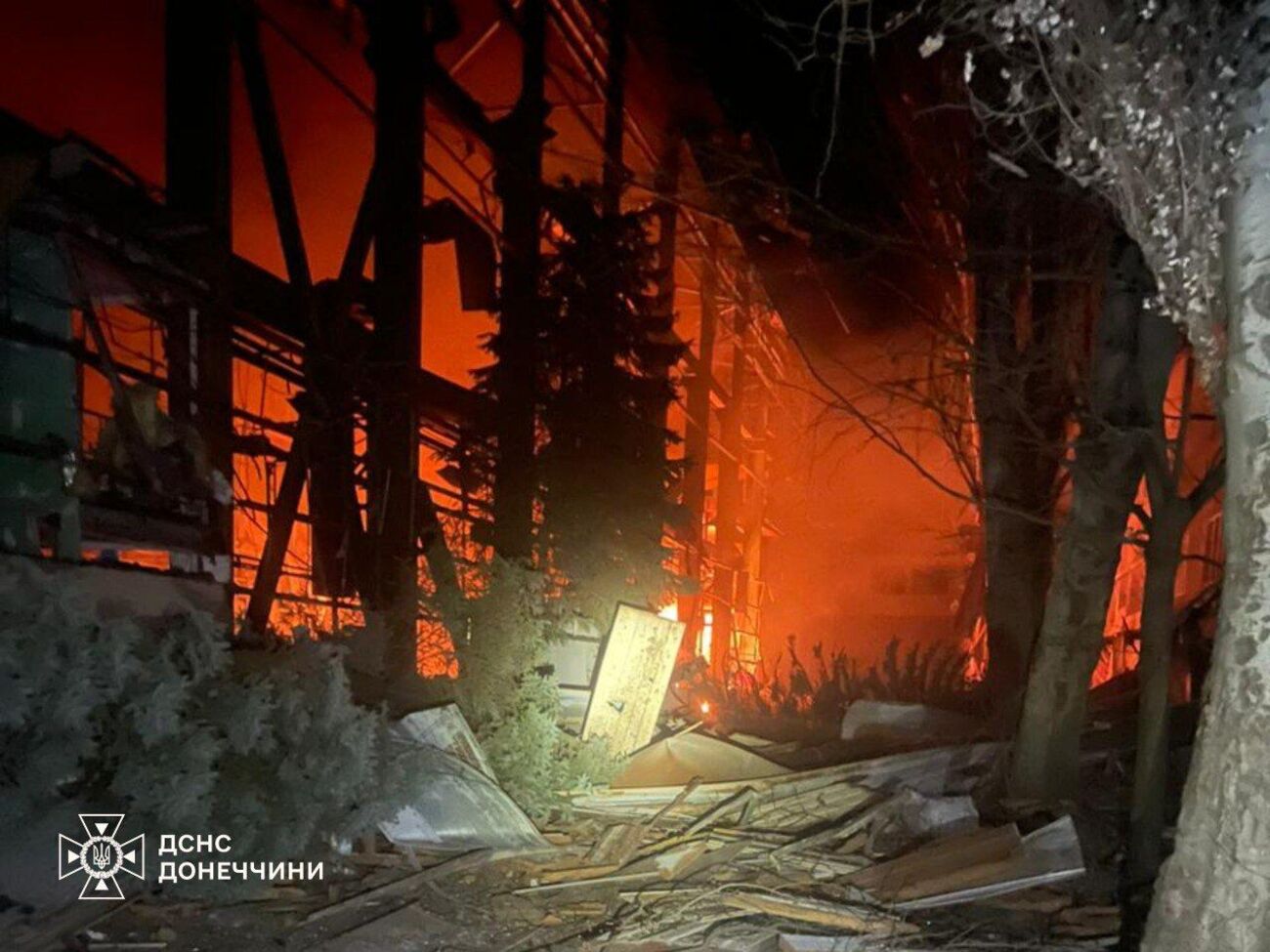 В течение суток в результате вражеских ударов в области два человека погибли, четыре получили ранения