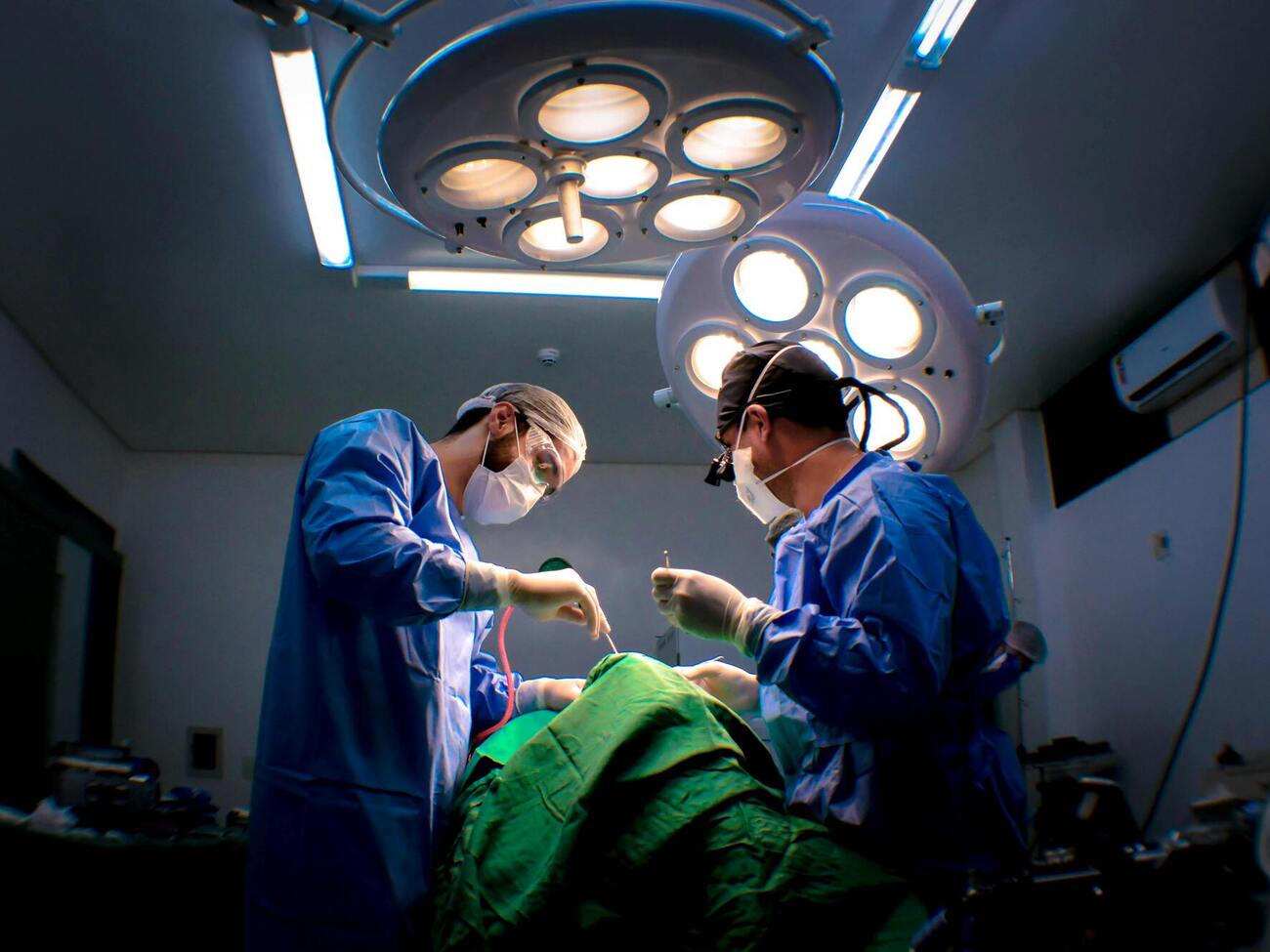 Как уточняет Ouest-France, средний возраст жертв на момент преступления составлял 11 лет