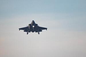 Как сообщается в сообщении НАТО, норвежские пилоты F-35 быстро обнаружили и идентифицировали российские самолеты