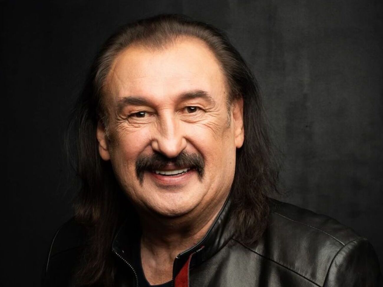 Гига объявил о релизе песни в ноябре 2024 года после ее популярности в TikTok