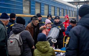 Загалом на території області, яка підконтрольна Україні, проживає 302 тис. цивільних. Із них понад 22,6 тис. дітей