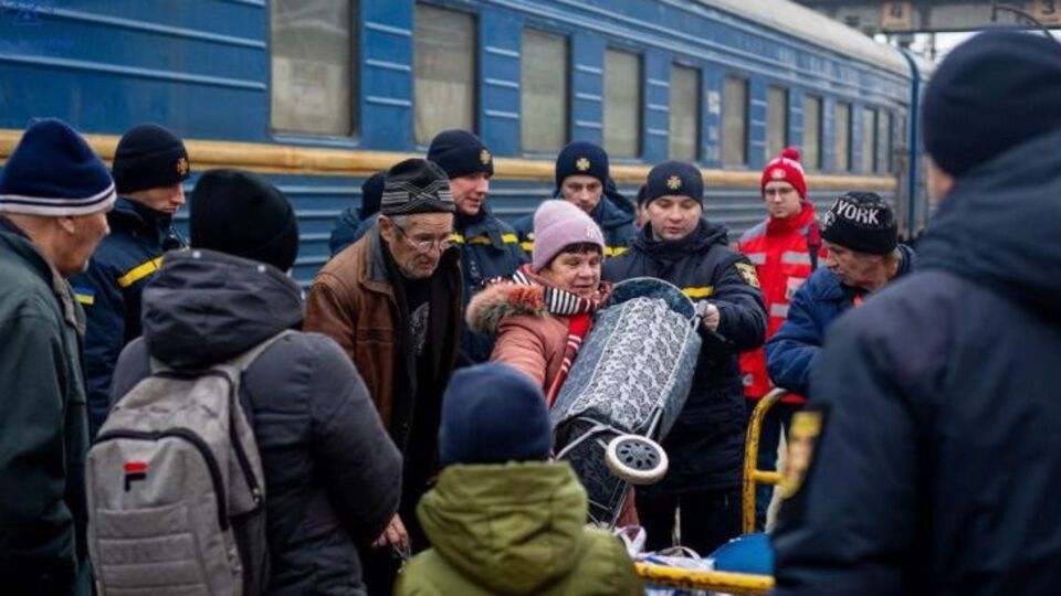 Загалом на території області, яка підконтрольна Україні, проживає 302 тис. цивільних. Із них понад 22,6 тис. дітей