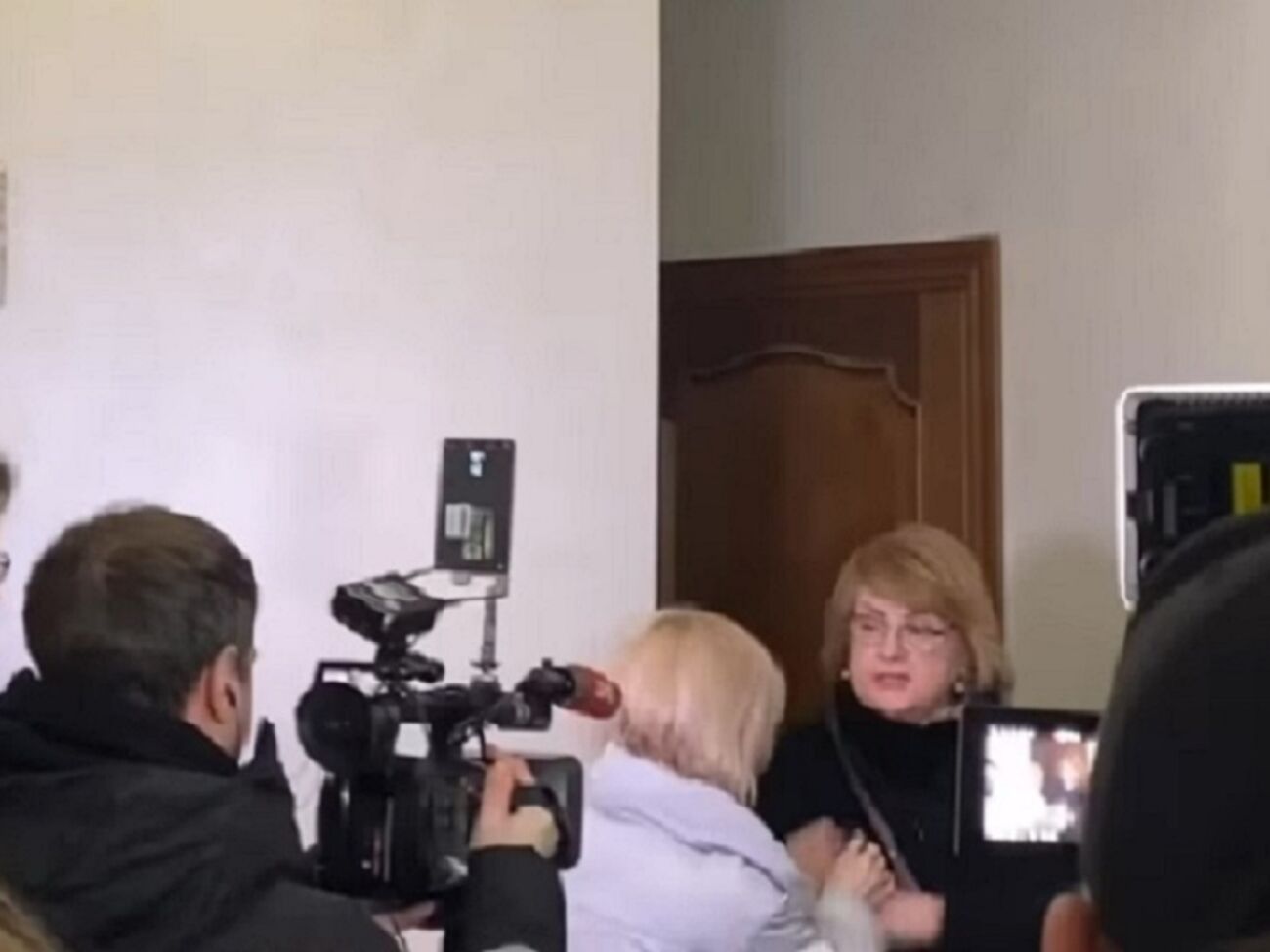 СМИ пишут, что конфликт с журналисткой устроила мать подозреваемого