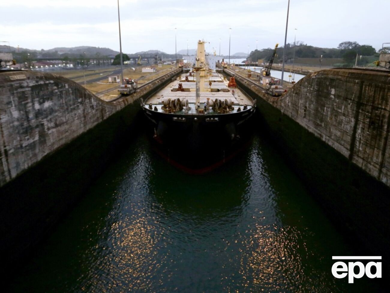 По Панамскому каналу ежегодно проходит до 14 тыс. судов
