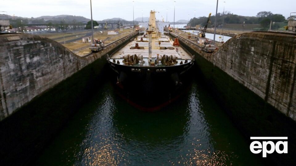 По Панамскому каналу ежегодно проходит до 14 тыс. судов