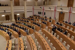 У парламенті звільнилося 49 місць зі 150
