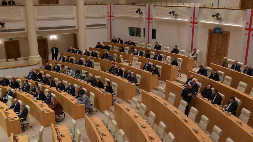 У парламенті звільнилося 49 місць зі 150