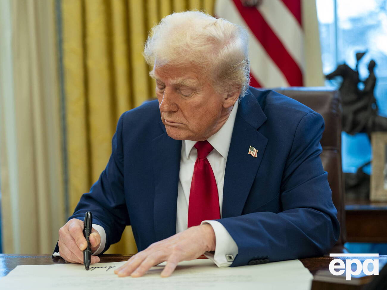 Пересмотр, в частности, будет включать оценку того, поддерживает ли ЮНЕСКО интересы США и как