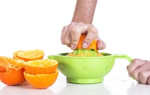 В апельсинових шкірках можна вирощувати розсаду