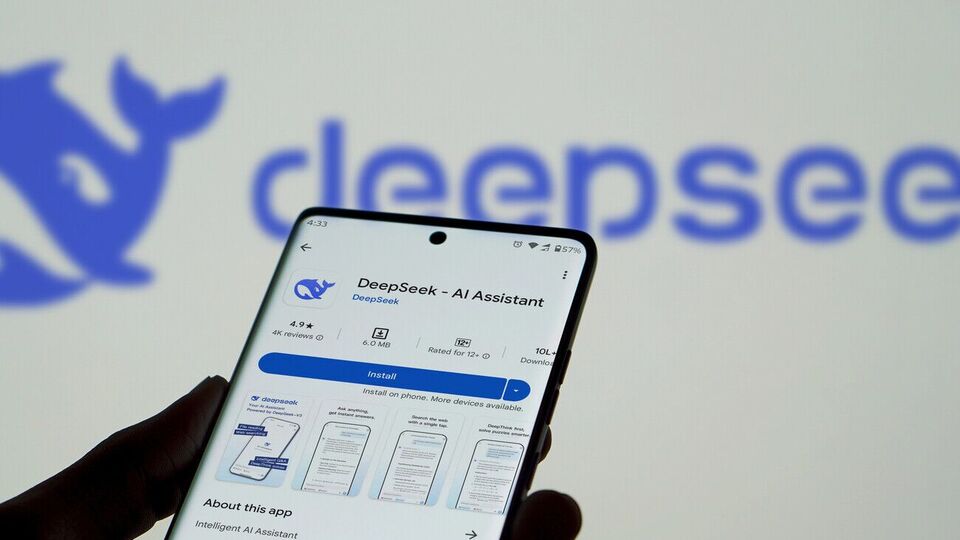 За словами Сабо, чат-бот можуть використати для шпигунства