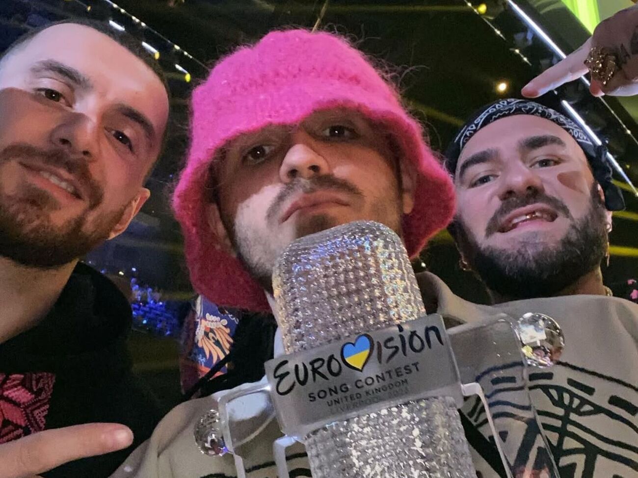 Kalush Orchestra після перемоги на "Євробаченні 2022" продав свій мікрофон із логотипом конкурсу, а гроші обіцяв передати на закупівлю безпілотників