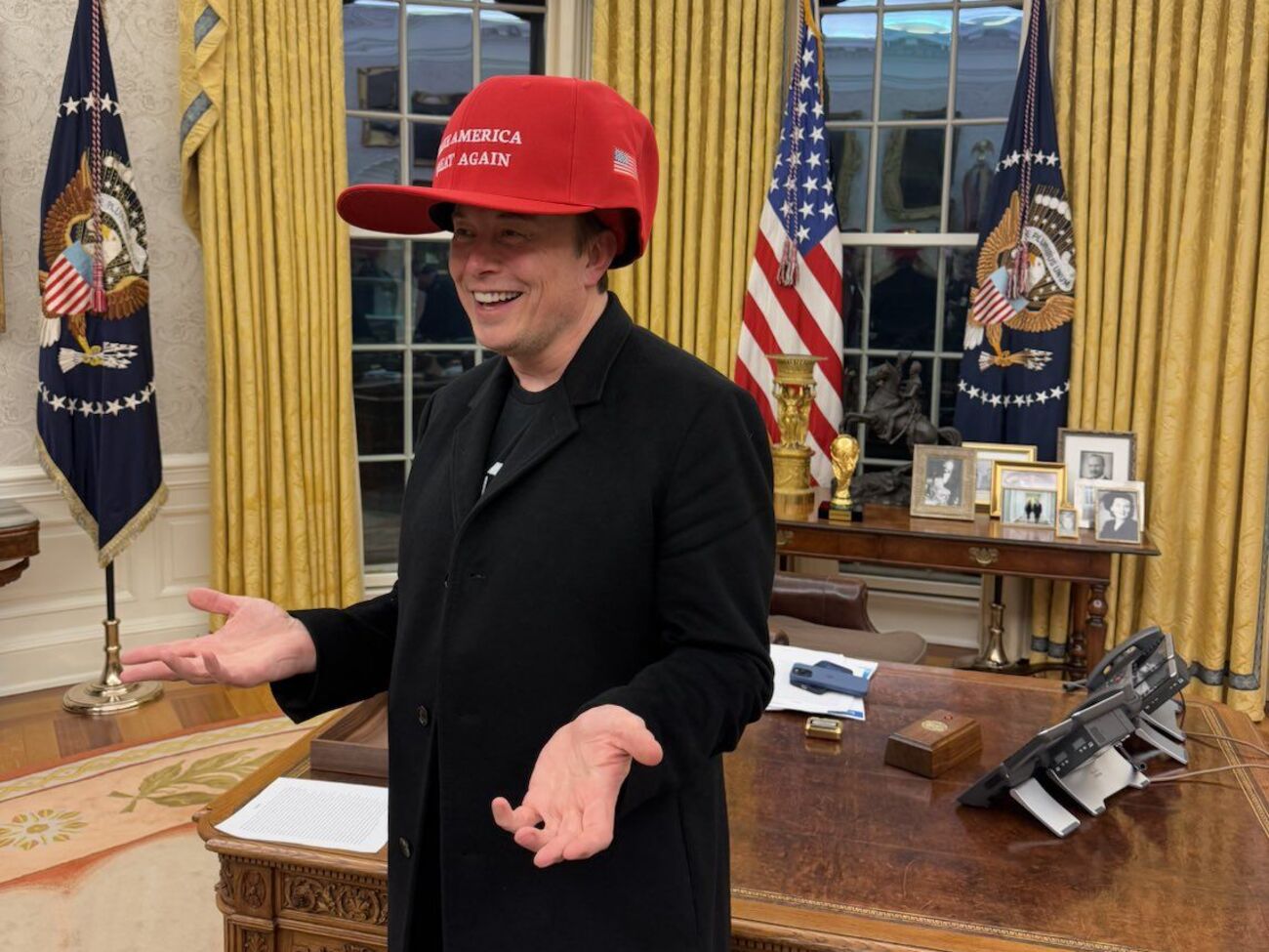 Маск до сих пор не убрал репост фейка