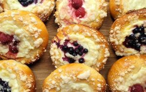 Цукрова крихта підсилює смак сирних ватрушок